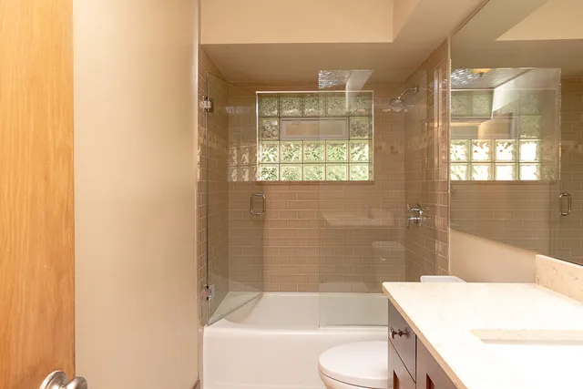 $2,400 | 6408 West Raven Street, Unit 1, Chicago, IL 60631