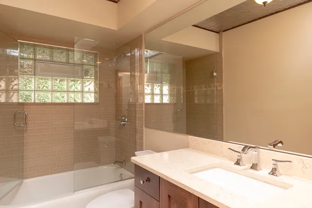 $2,400 | 6408 West Raven Street, Unit 1, Chicago, IL 60631