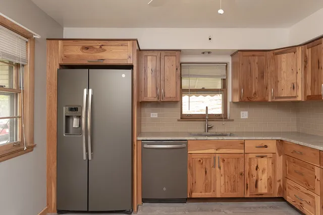 $2,400 | 6408 West Raven Street, Unit 1, Chicago, IL 60631