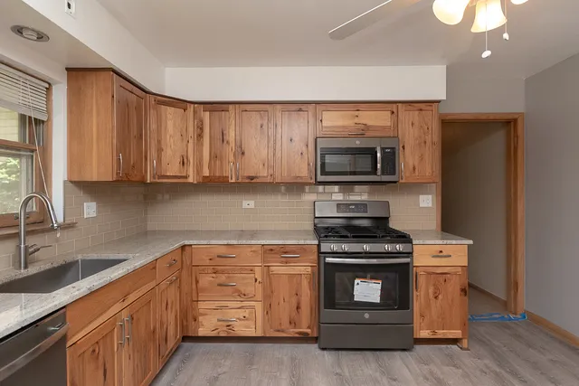 $2,400 | 6408 West Raven Street, Unit 1, Chicago, IL 60631