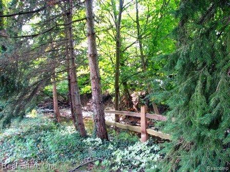 1665 Oakstone Drive Rochester, MI 48309 - Photo 4 of 13 Creek