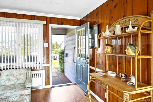 $949,000 | 2436 Hempstead Lane, Wantagh, NY 11793