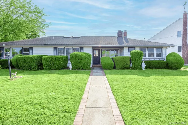 $949,000 | 2436 Hempstead Lane, Wantagh, NY 11793