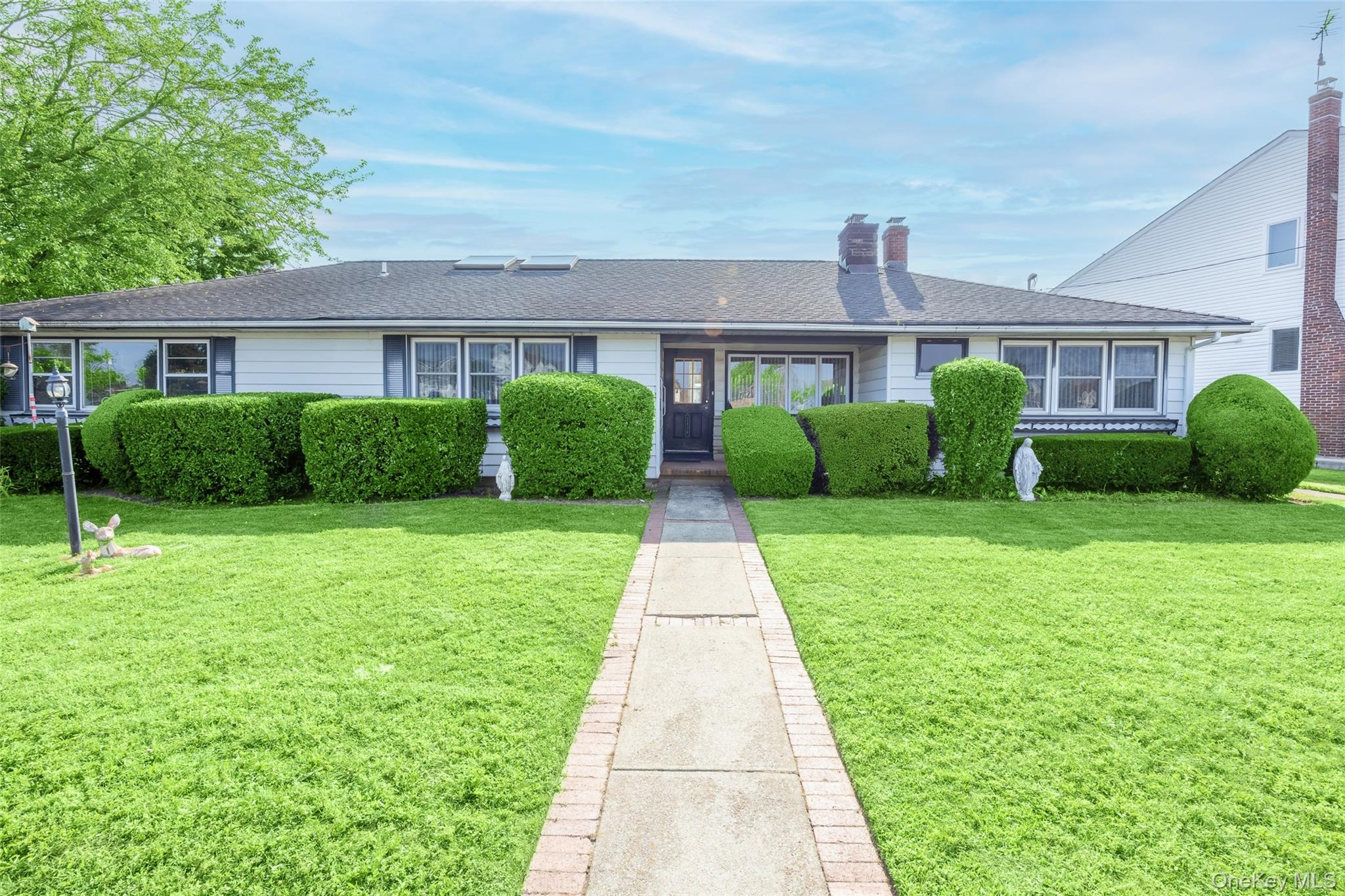 2436 Hempstead Lane Wantagh, NY 11793 - Photo 29 of 46