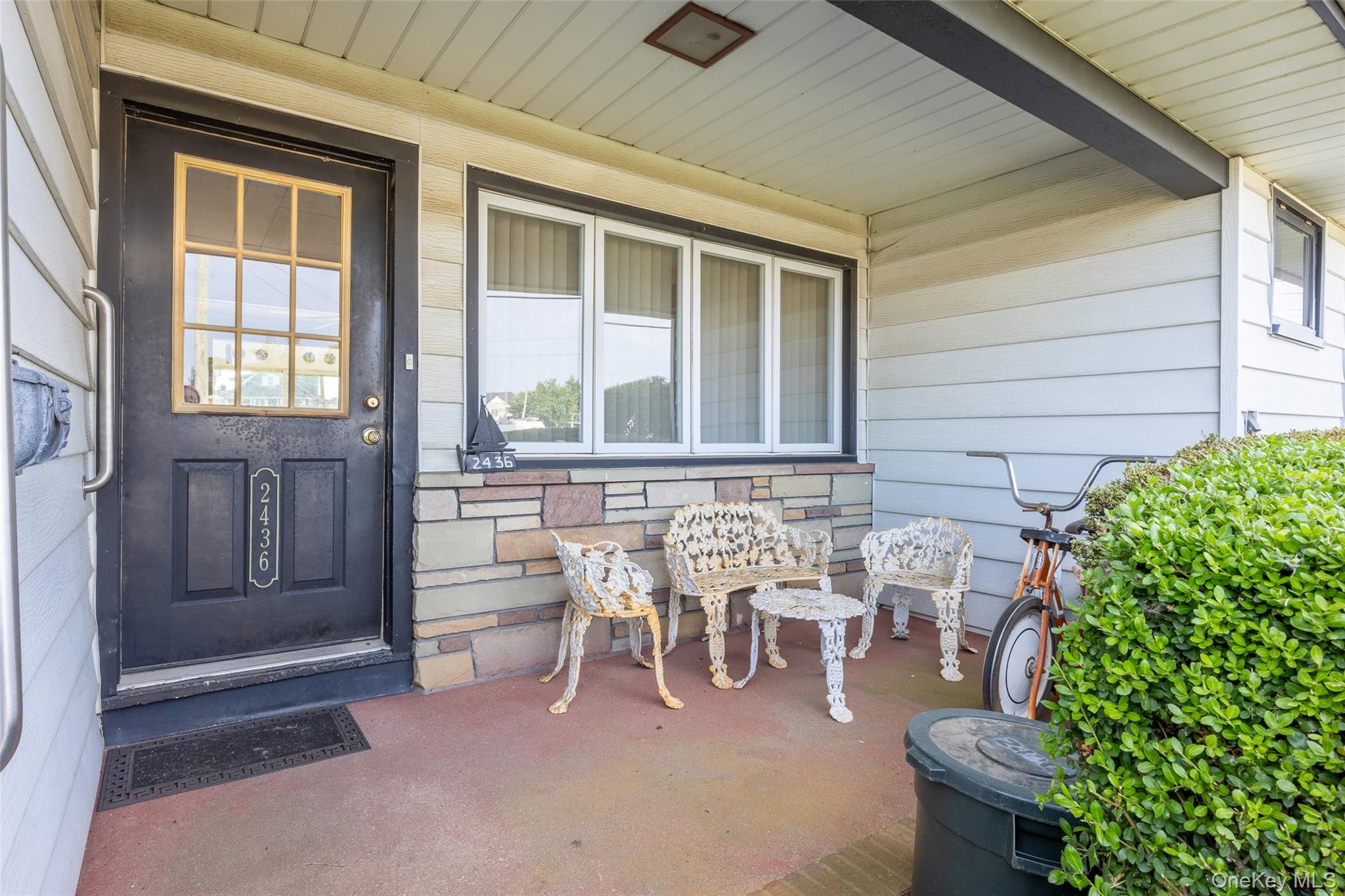 2436 Hempstead Lane Wantagh, NY 11793 - Photo 4 of 46