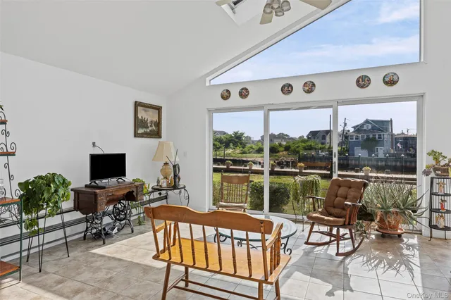 $949,000 | 2436 Hempstead Lane, Wantagh, NY 11793