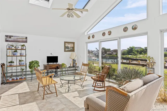 $949,000 | 2436 Hempstead Lane, Wantagh, NY 11793