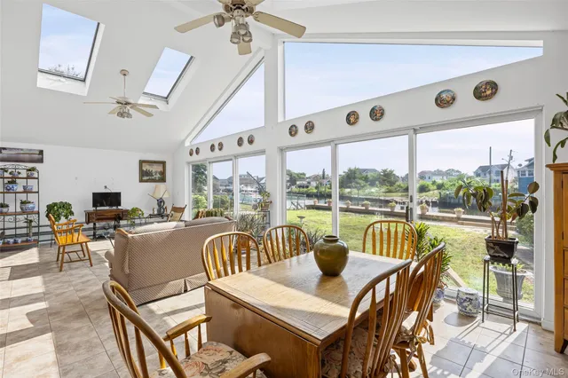 $949,000 | 2436 Hempstead Lane, Wantagh, NY 11793