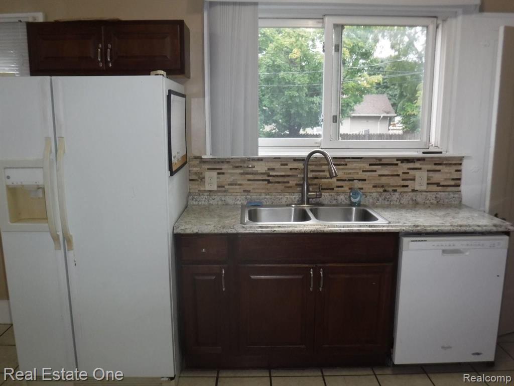 816 East Grand River Road Howell, MI 48843 - Photo 14 of 38