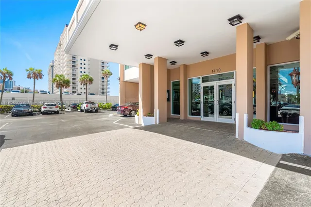 $2,200 | 1410 South Ocean Drive, Unit 503, Hollywood, FL 33019