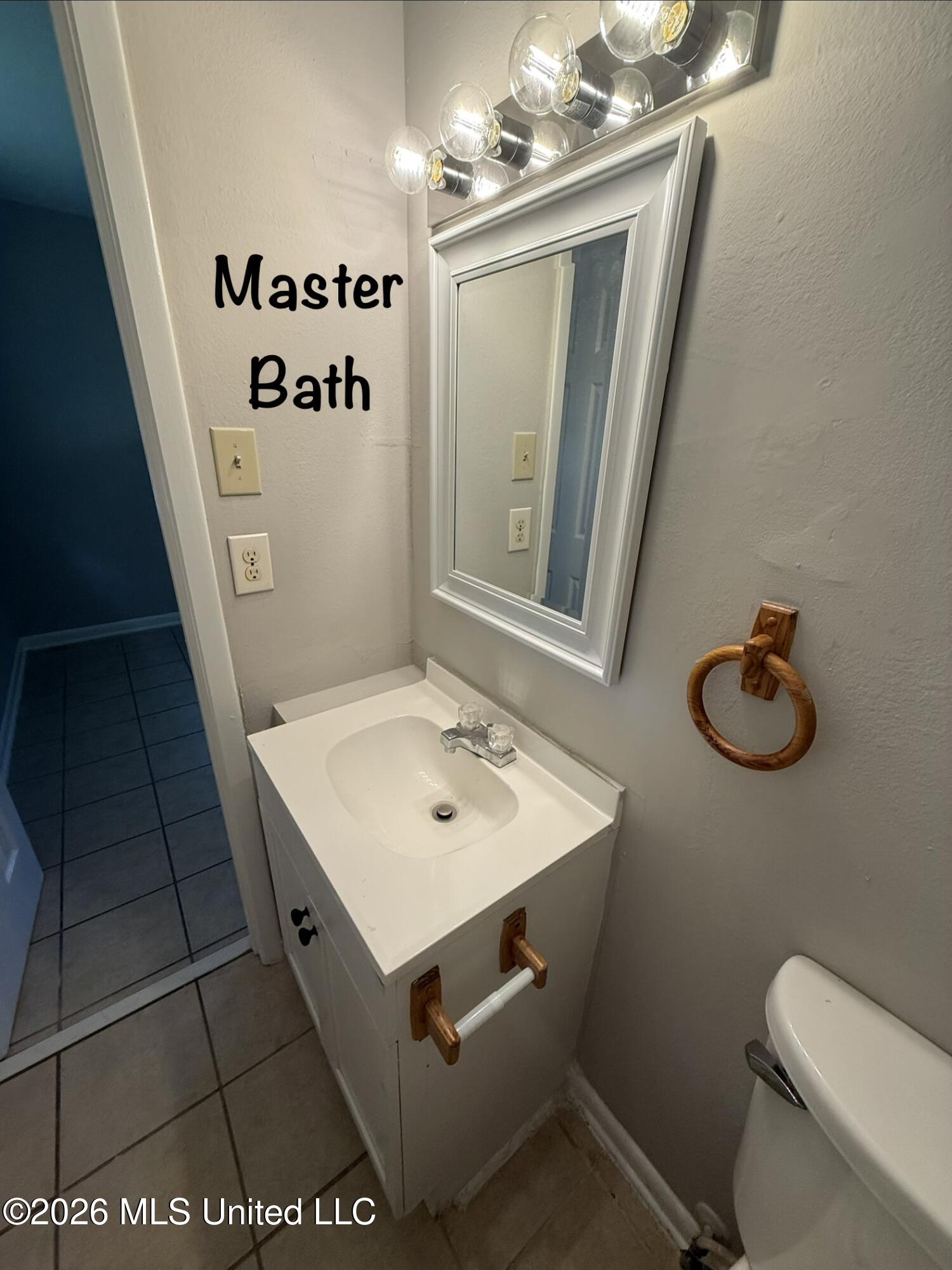 1605 Riverside Drive Gautier, MS 39553 - Photo 29 of 47 MBR Bath