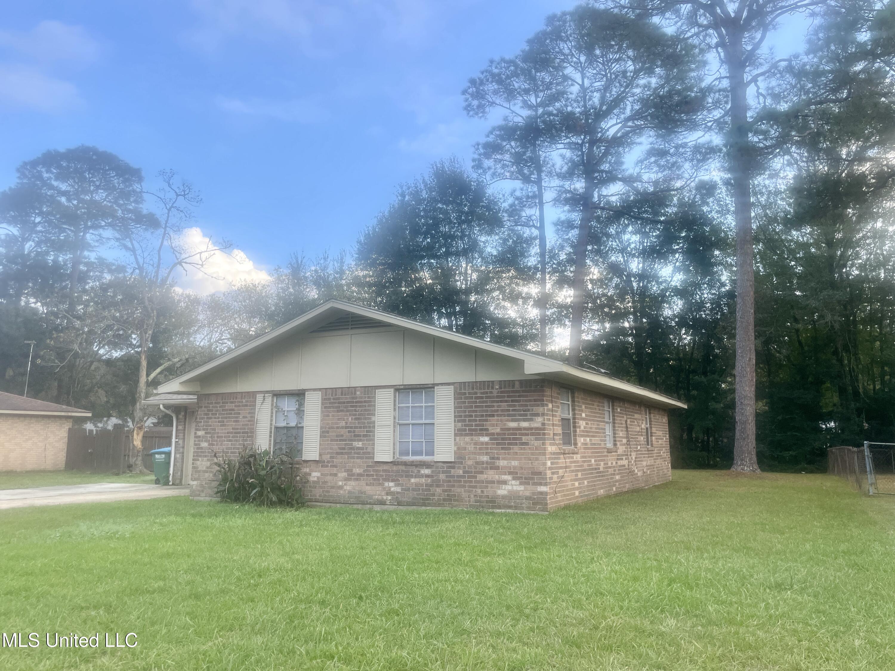 1605 Riverside Drive Gautier, MS 39553 - Photo 4 of 47 Exterior 3