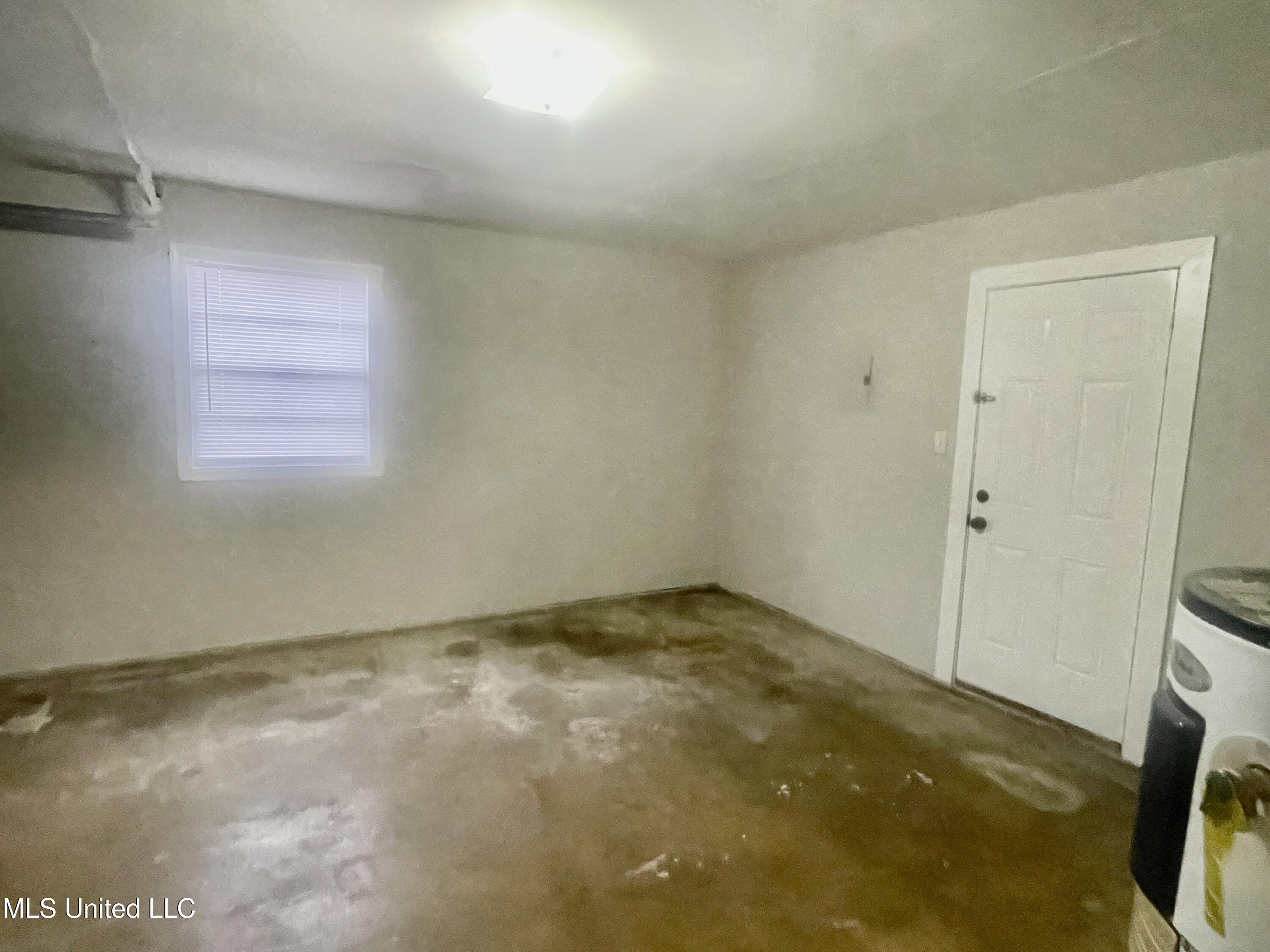 1605 Riverside Drive Gautier, MS 39553 - Photo 44 of 47 Garage 4