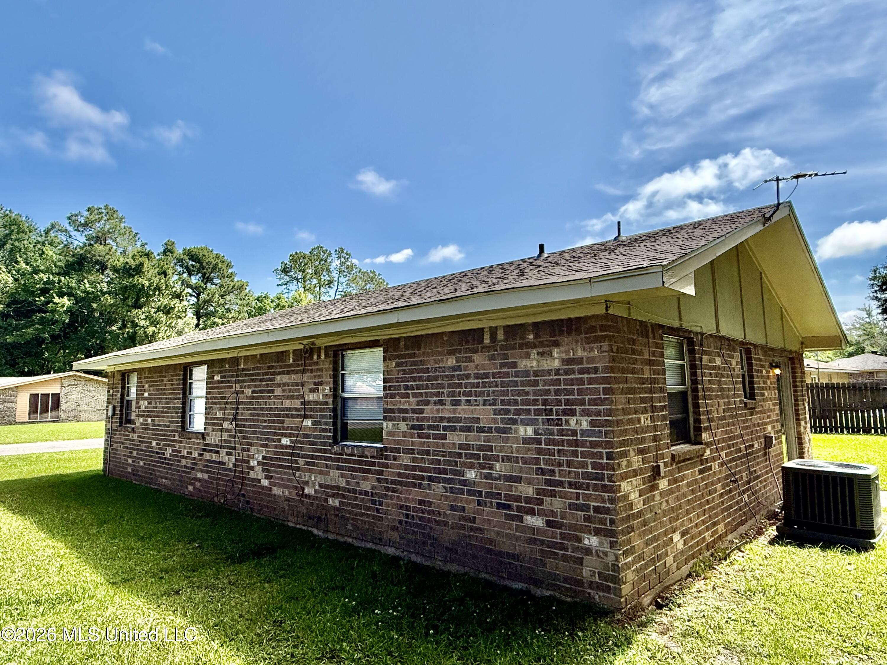1605 Riverside Drive Gautier, MS 39553 - Photo 5 of 47 Exterior 4