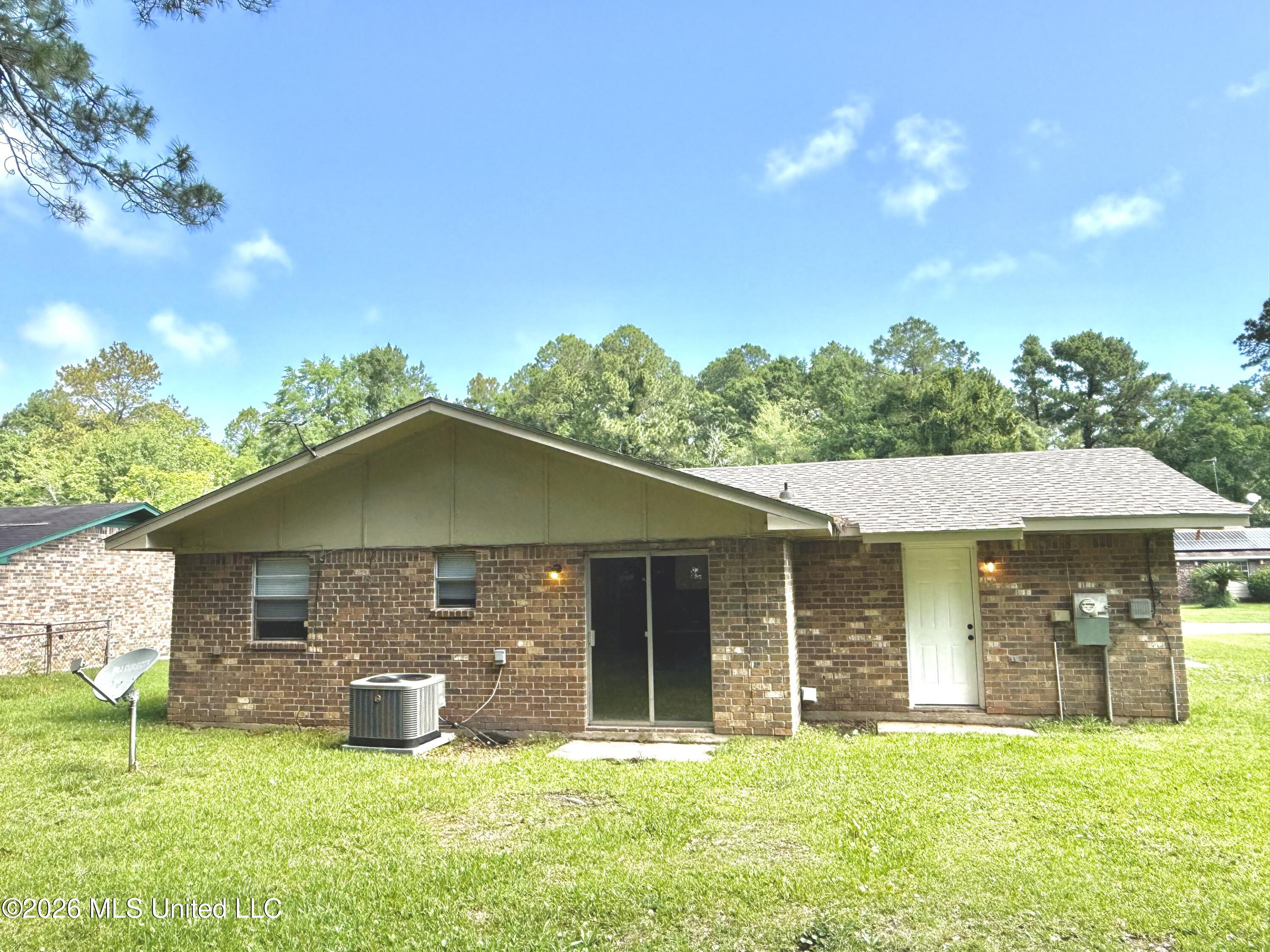 1605 Riverside Drive Gautier, MS 39553 - Photo 8 of 47 Exterior 7