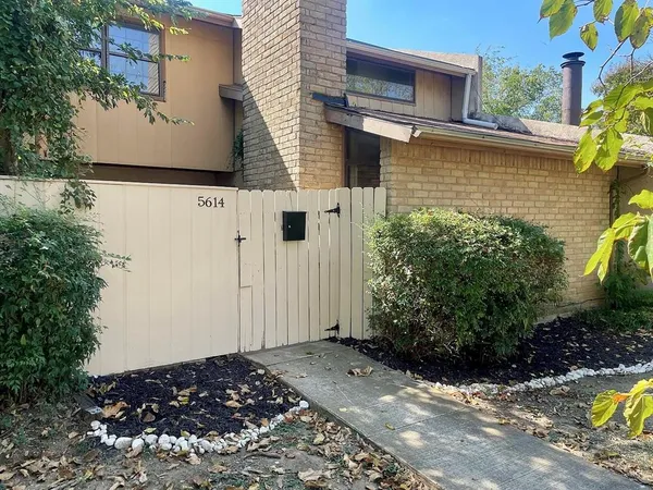 $2,295 | 5614 Harvest Hill, Dallas, TX 75230