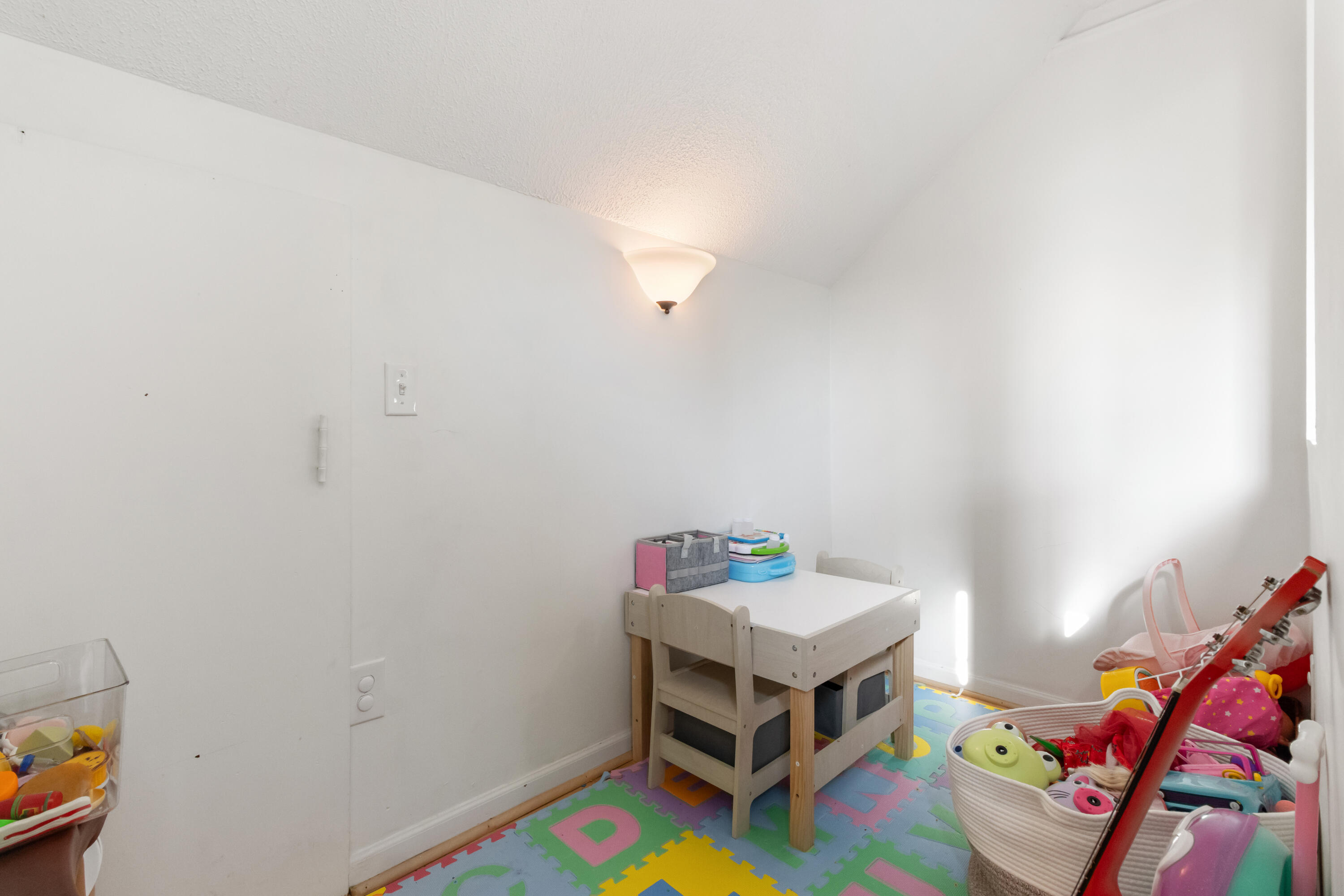1840 Hampton Road Grosse Pointe Woods, MI 48236 - Photo 21 of 41 25-1840_Hampton-024