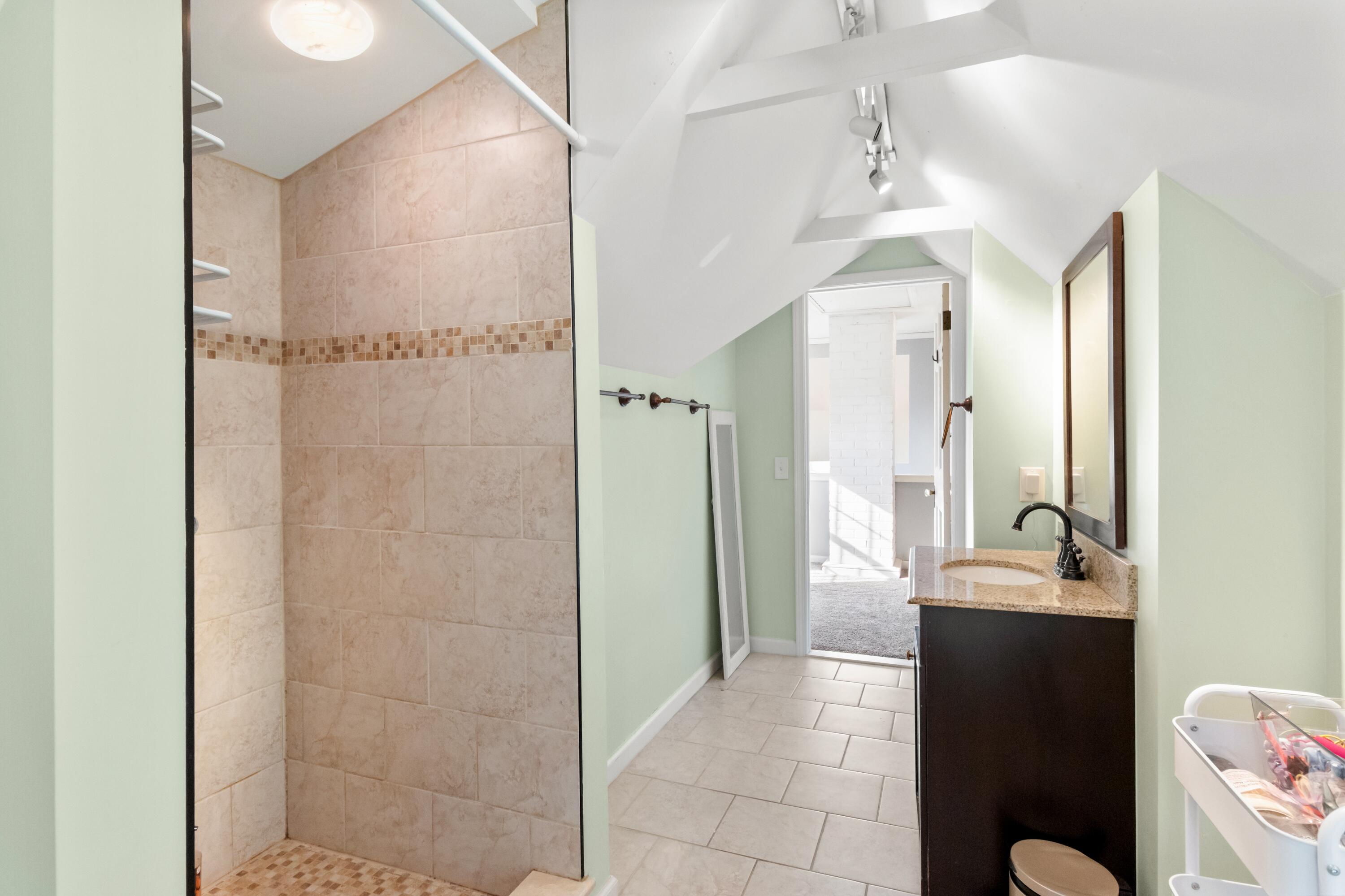 1840 Hampton Road Grosse Pointe Woods, MI 48236 - Photo 23 of 41 20-1840_Hampton-019