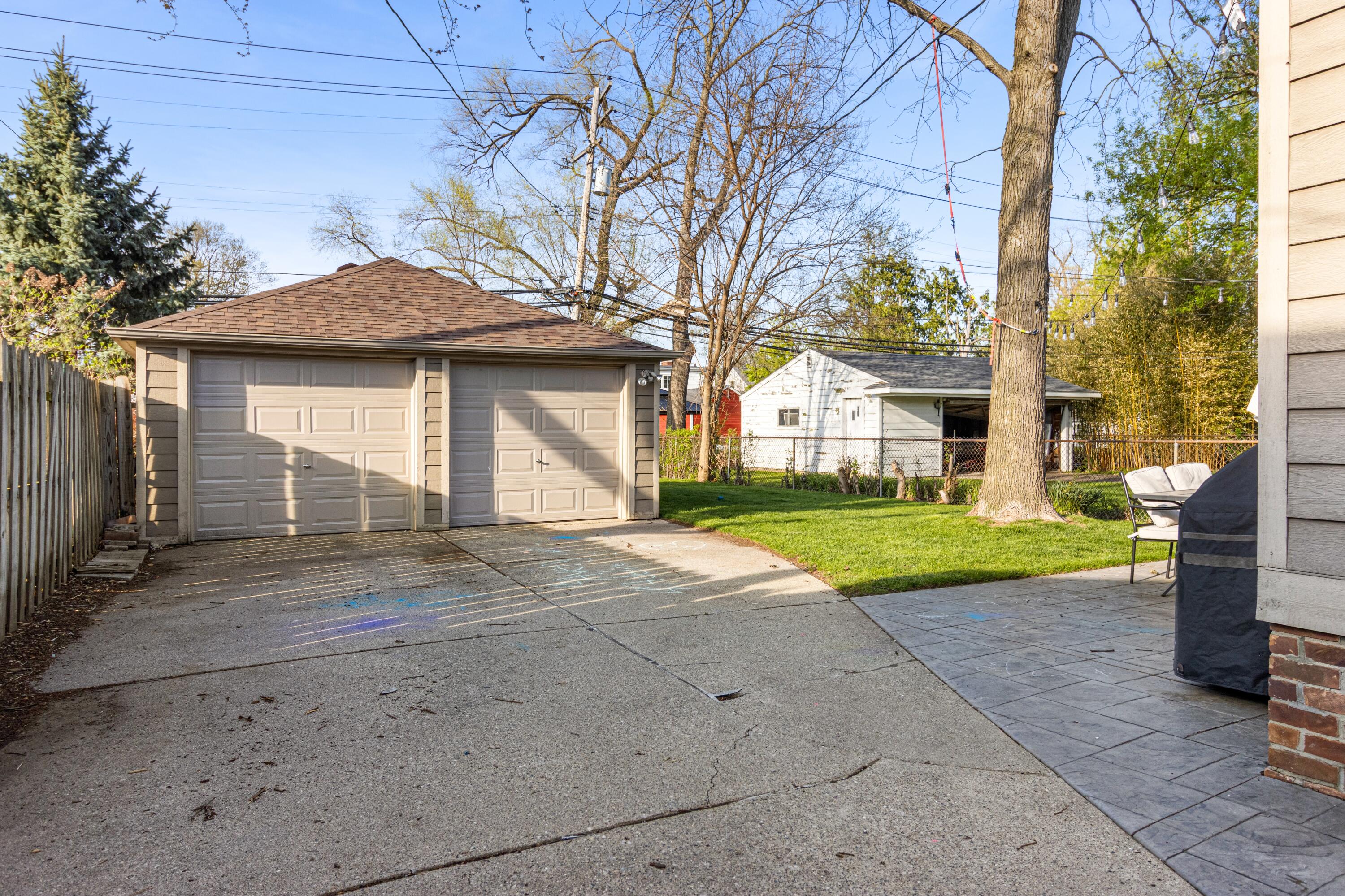 1840 Hampton Road Grosse Pointe Woods, MI 48236 - Photo 34 of 41 39-1840_Hampton-038