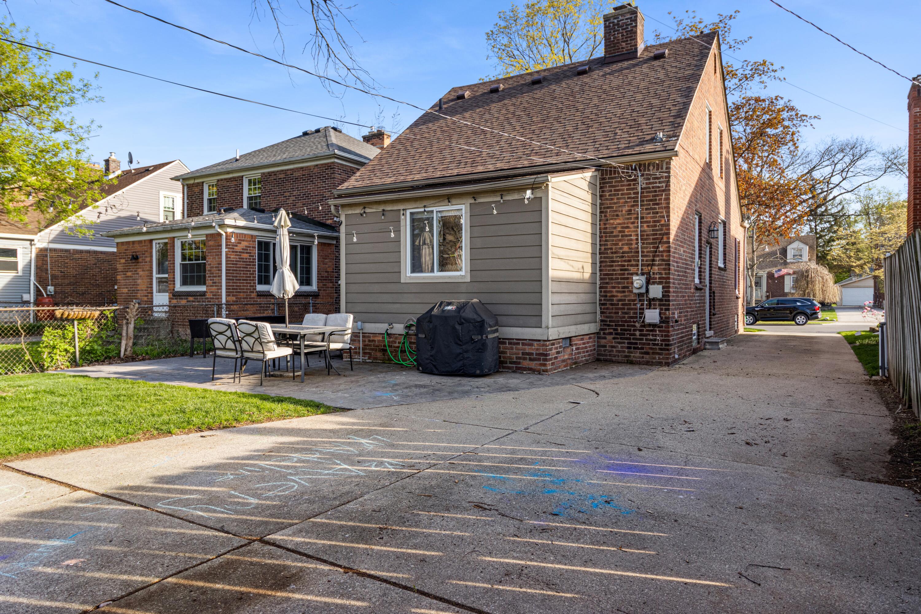 1840 Hampton Road Grosse Pointe Woods, MI 48236 - Photo 35 of 41 38-1840_Hampton-037
