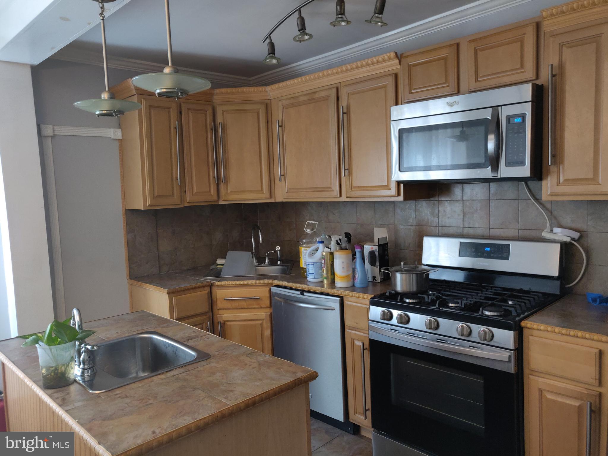 916 Atwood Road Philadelphia, PA 19151 - Photo 7 of 13 Gallery Image 7