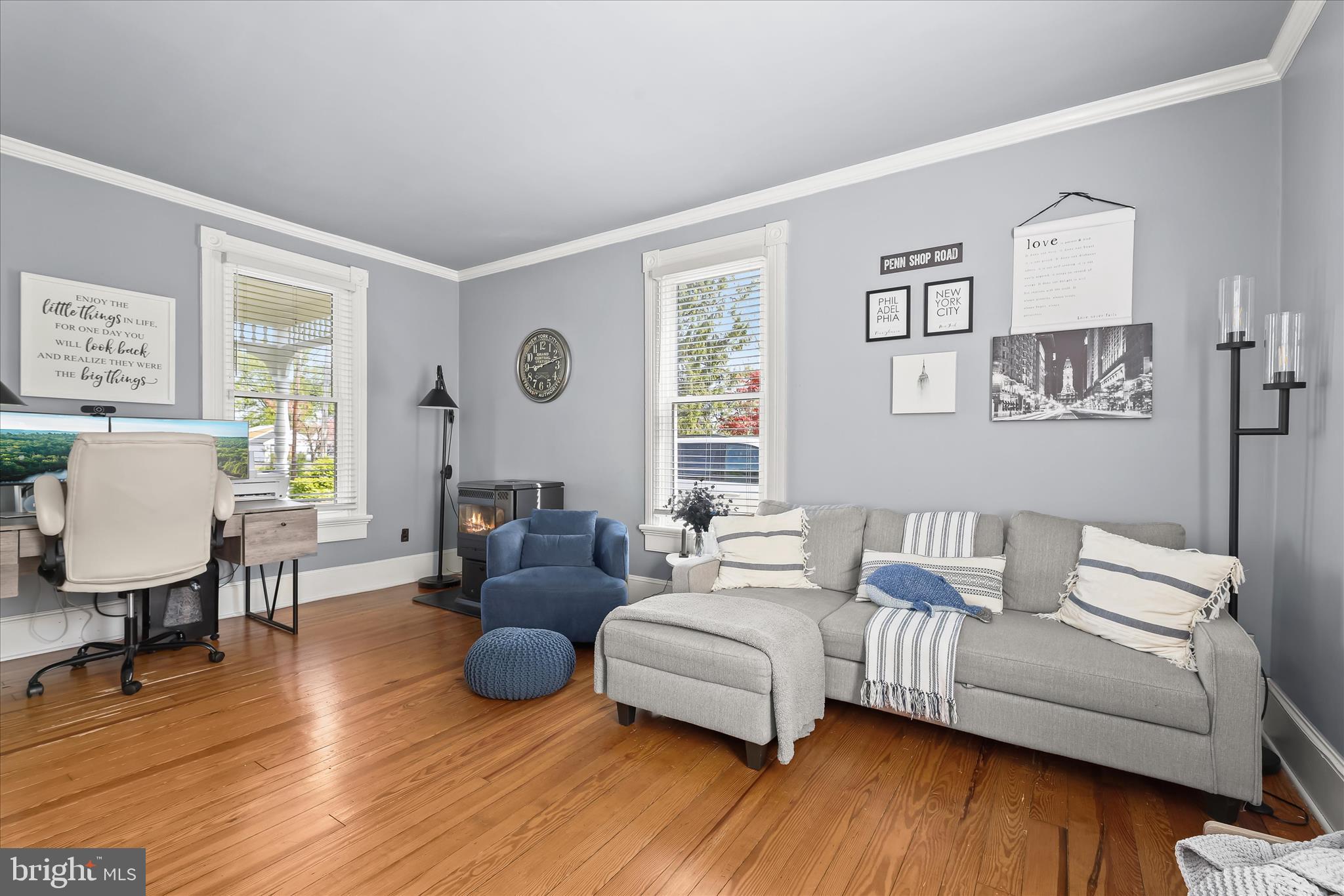 13041 Penn Shop Road Mount Airy, MD 21771 - Photo 23 of 57 a living room with furniture and wooden floor