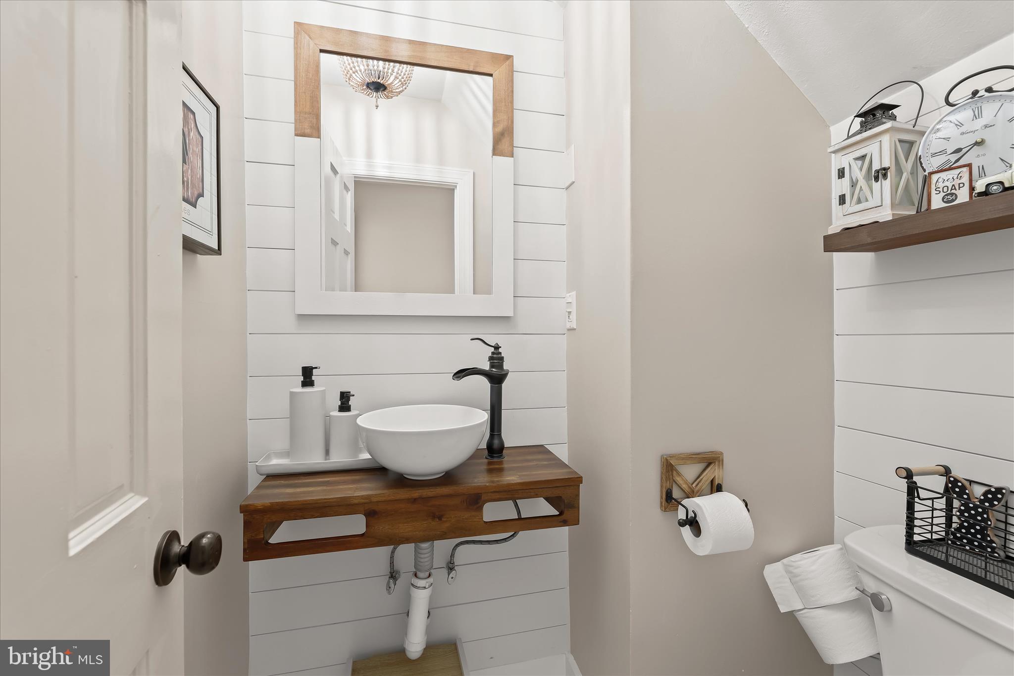 13041 Penn Shop Road Mount Airy, MD 21771 - Photo 25 of 57 a bathroom with a toilet and a sink