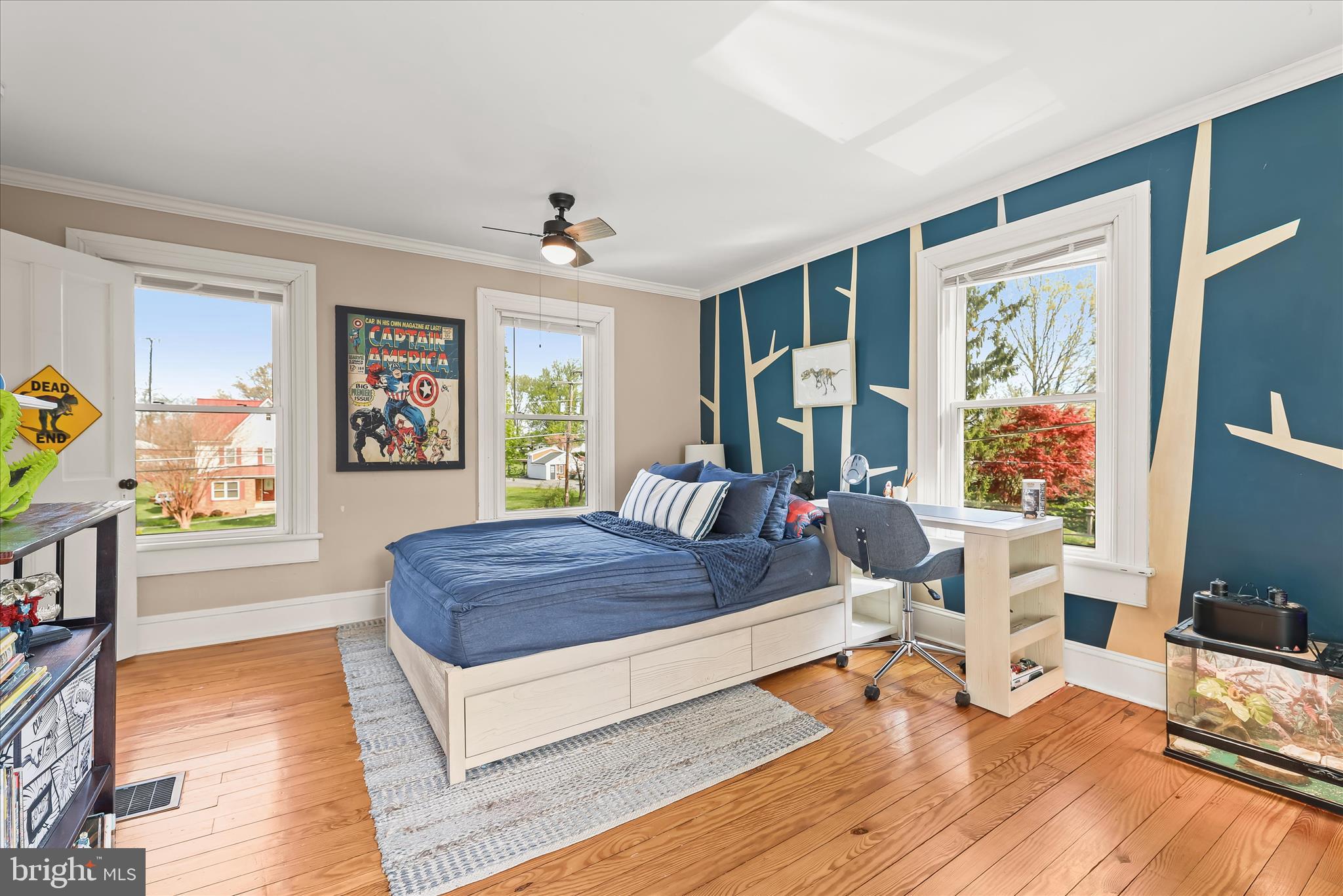 13041 Penn Shop Road Mount Airy, MD 21771 - Photo 35 of 57 a living room with furniture and a flat screen tv