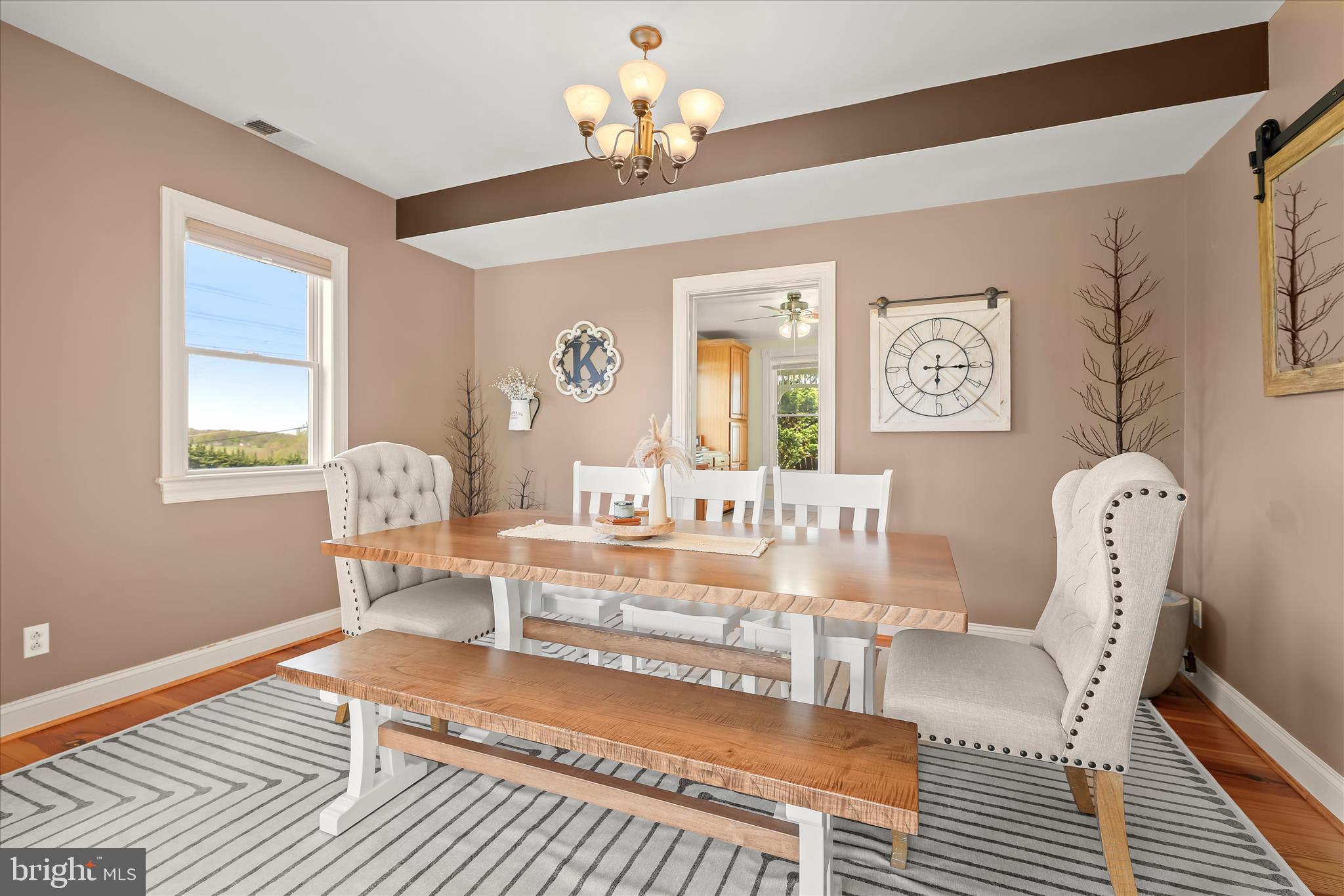 13041 Penn Shop Road Mount Airy, MD 21771 - Photo 7 of 57 a living room with furniture