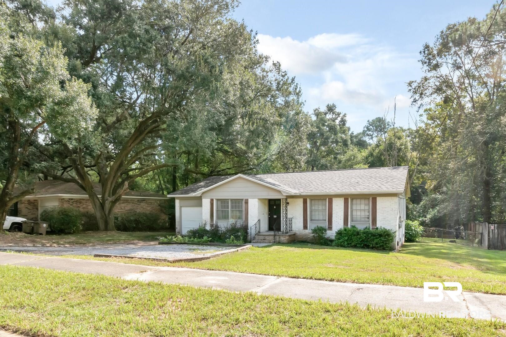 320 Vanderbilt Drive Mobile, AL 36608 - Photo 1 of 39 Single story home featuring a front yard