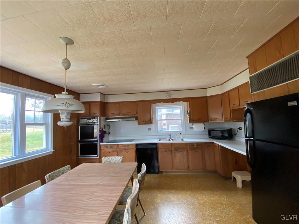 215 Willow Road Hellertown, PA 18055 - Photo 8 of 18 Kitchen