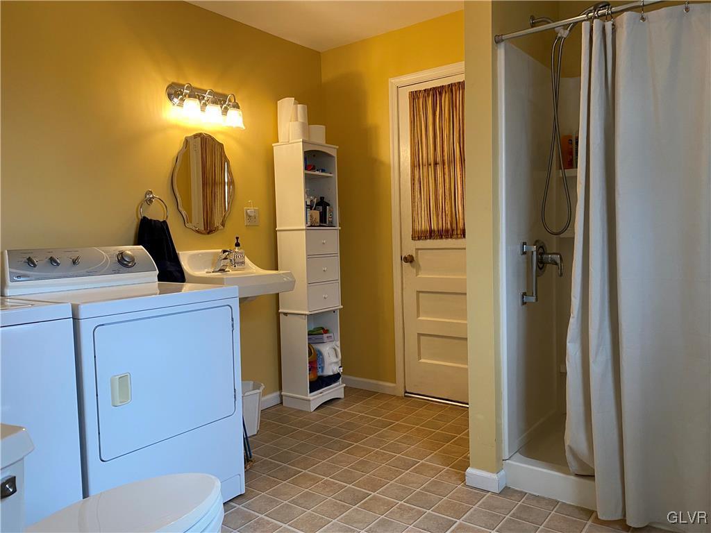 215 Willow Road Hellertown, PA 18055 - Photo 10 of 18 Bathroom / Laundry