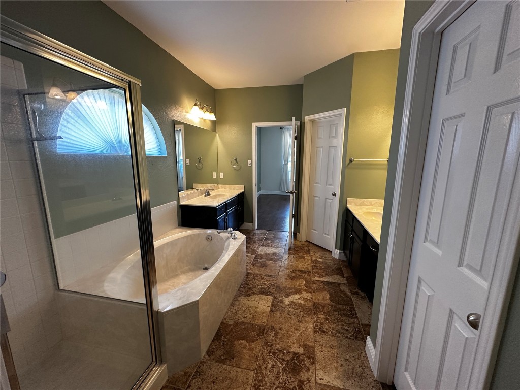 1041 Disraeli Circle Pflugerville, TX 78660 - Photo 16 of 29 a bathroom with a tub and a sink