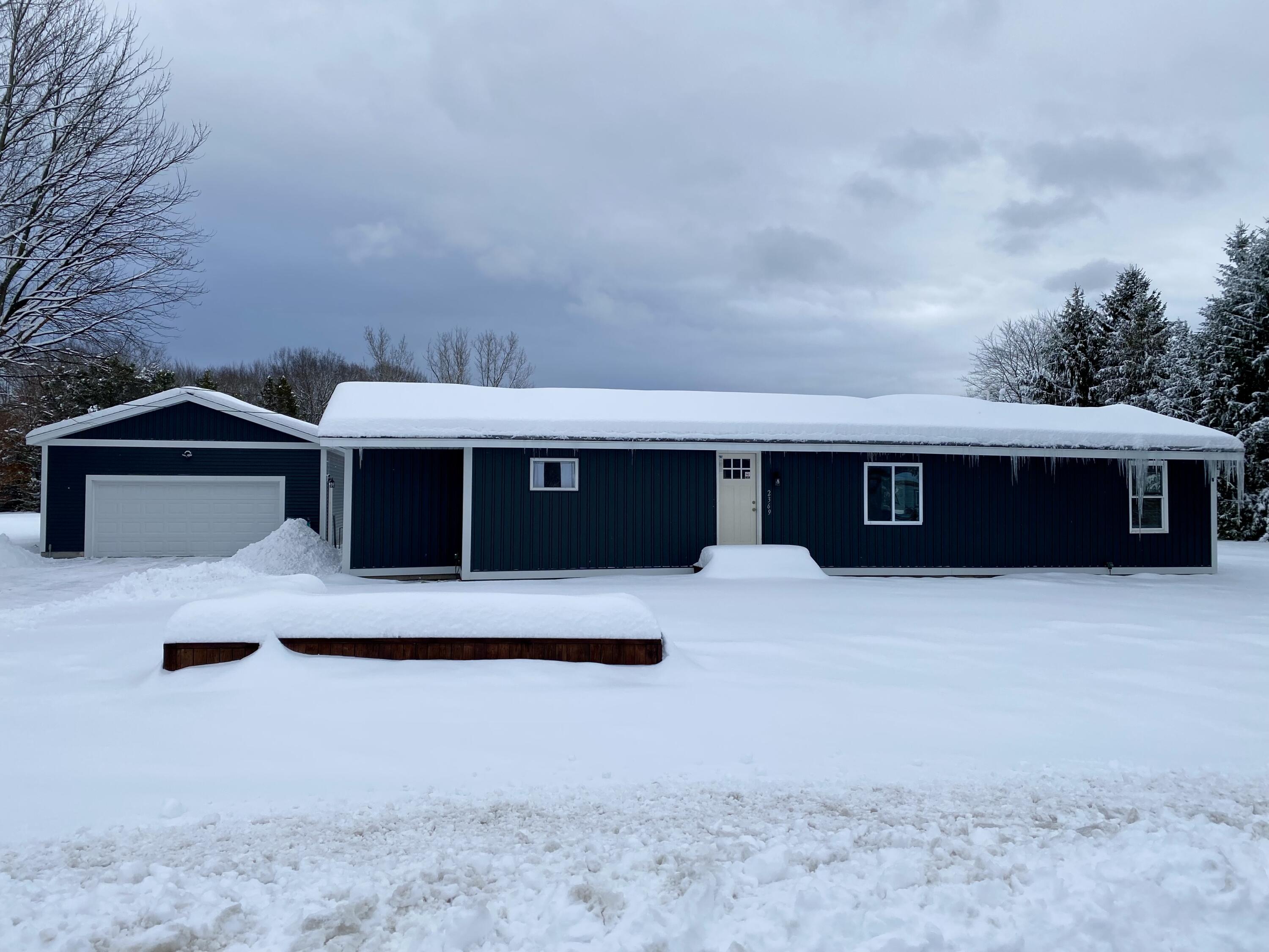 2369 West Cleveland Road New Era, MI 49446 - Photo 2 of 32 IMG_8524