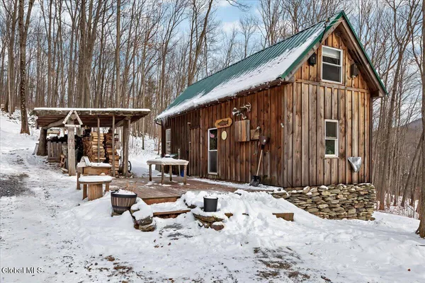 $299,999 | 277 Breese Hollow Road, Hoosick, NY 12089