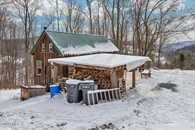 $299,999 | 277 Breese Hollow Road, Hoosick, NY 12089