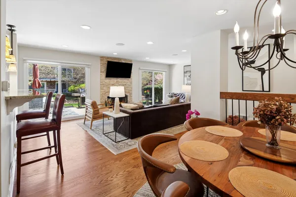 $775,000 | 39 The Court Of Cobblestone, Northbrook, IL 60062