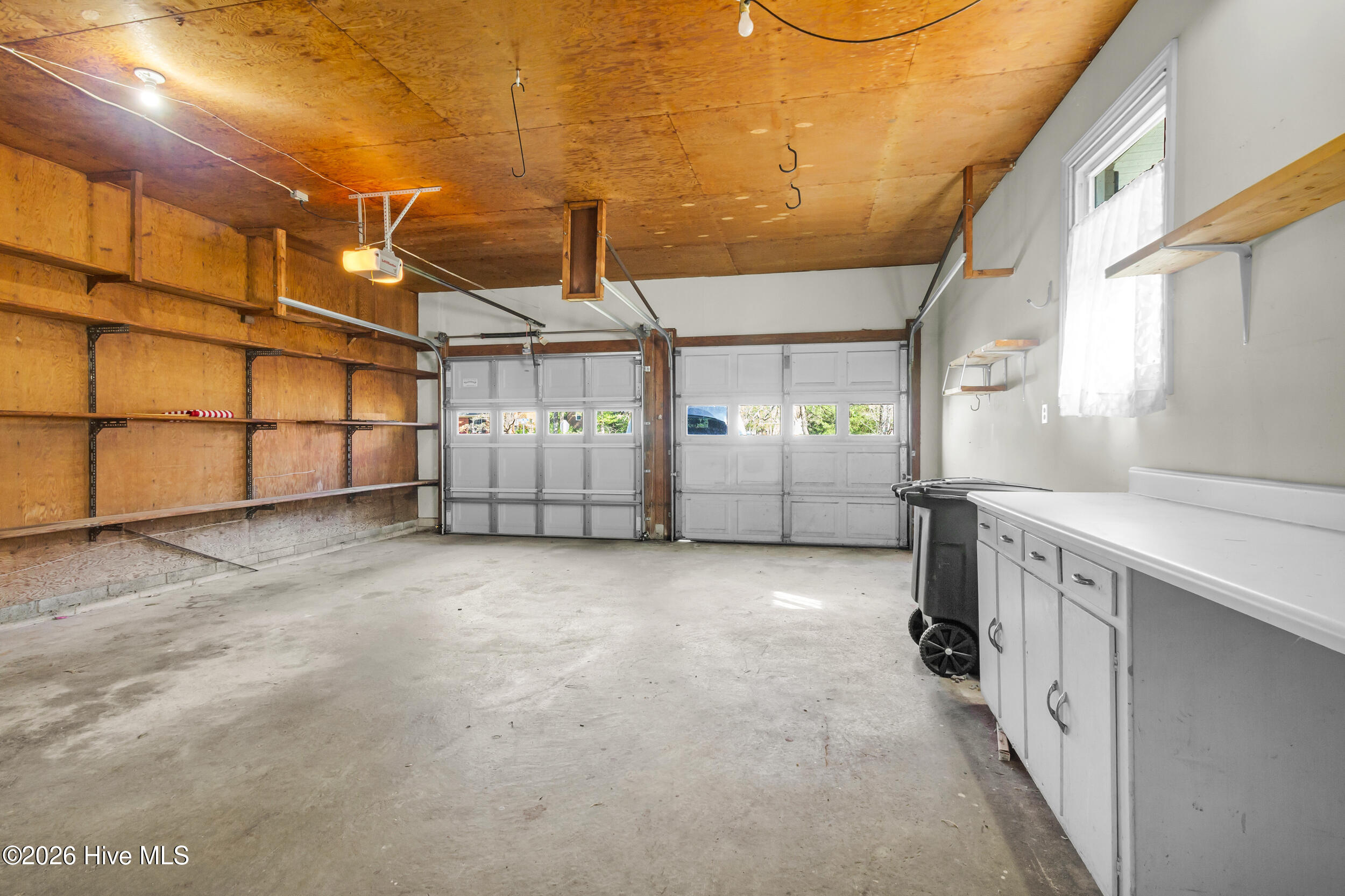 609 Edgehill Road Trent Woods, NC 28562 - Photo 23 of 49 Interior - Garage