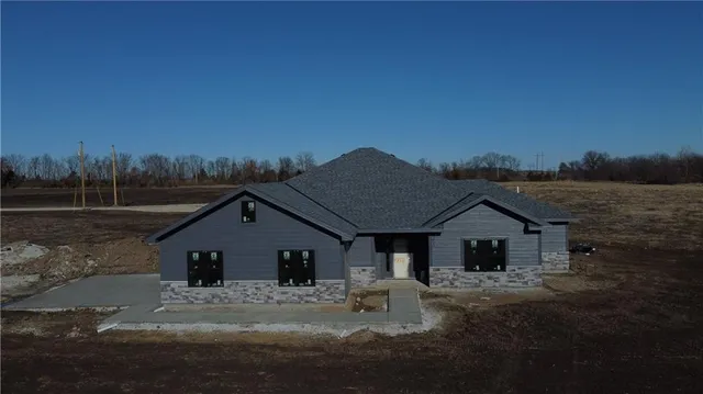 $500,000 | 1155 Southwest 58th Highway, Holden, MO 64040