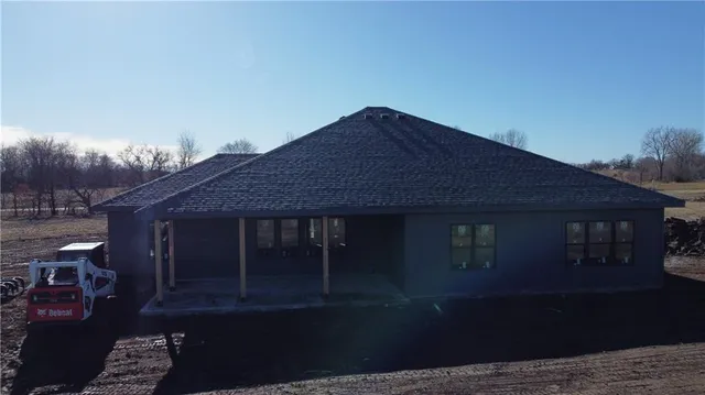 $500,000 | 1155 Southwest 58th Highway, Holden, MO 64040