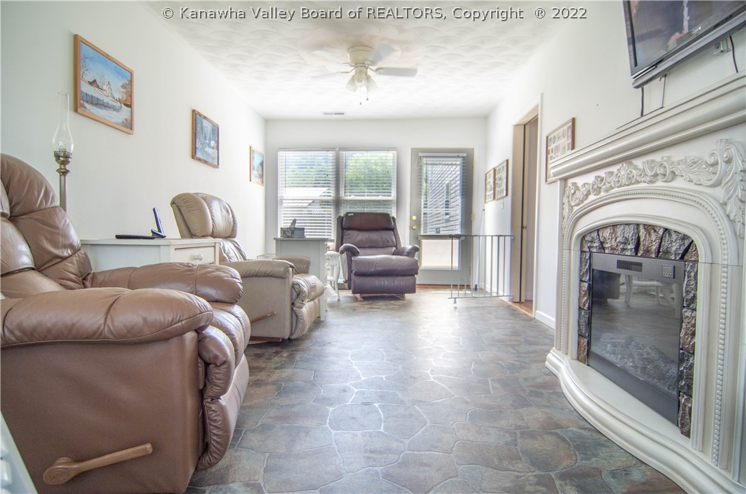 4025 Lower Falls Road St. Albans, WV 25177 - Photo 4 of 23 Gallery Image 4