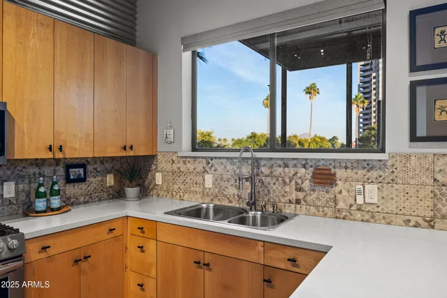 $499,000 | 914 East Osborn Road, Unit 306, Phoenix, AZ 85014