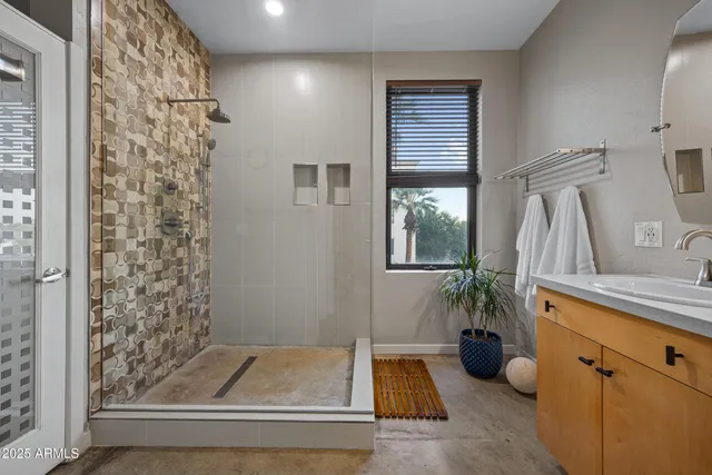 $499,000 | 914 East Osborn Road, Unit 306, Phoenix, AZ 85014