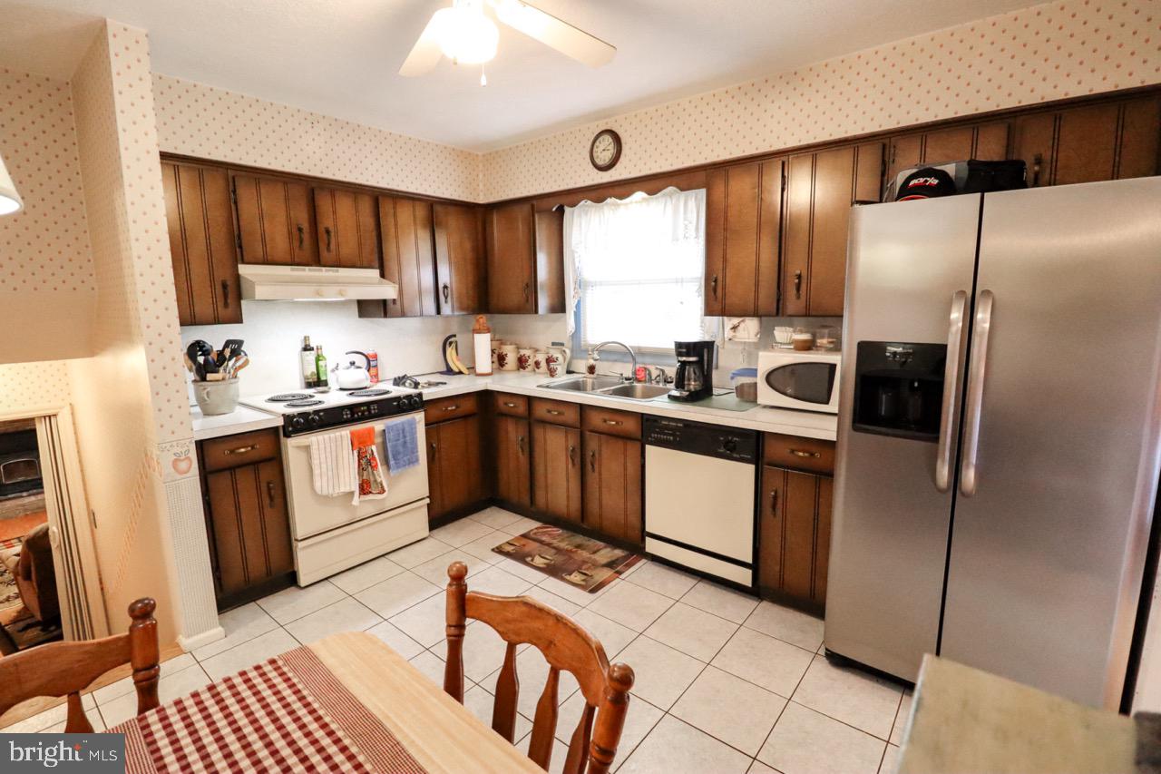 2440 Opal Road York, PA 17408 - Photo 11 of 40 Gallery Image 11