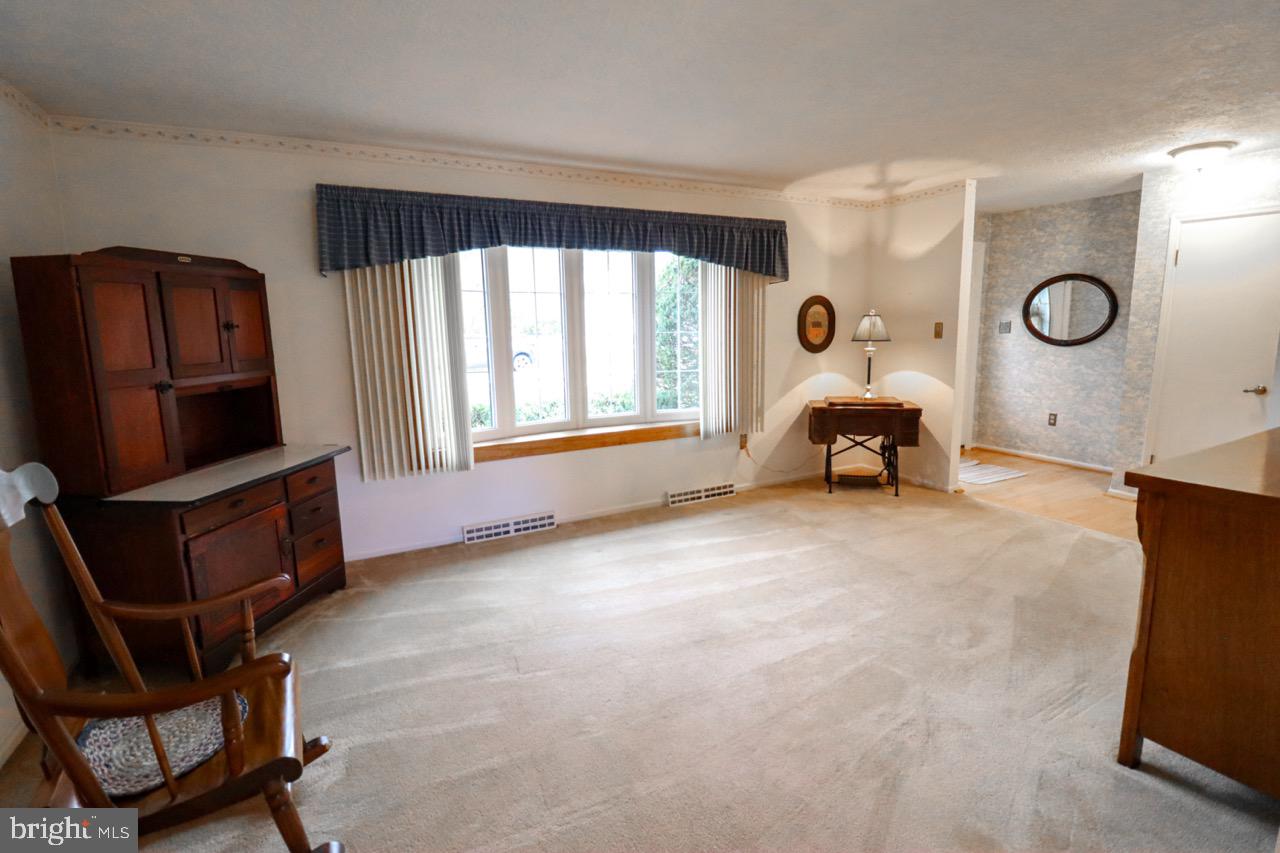 2440 Opal Road York, PA 17408 - Photo 5 of 40 Gallery Image 5