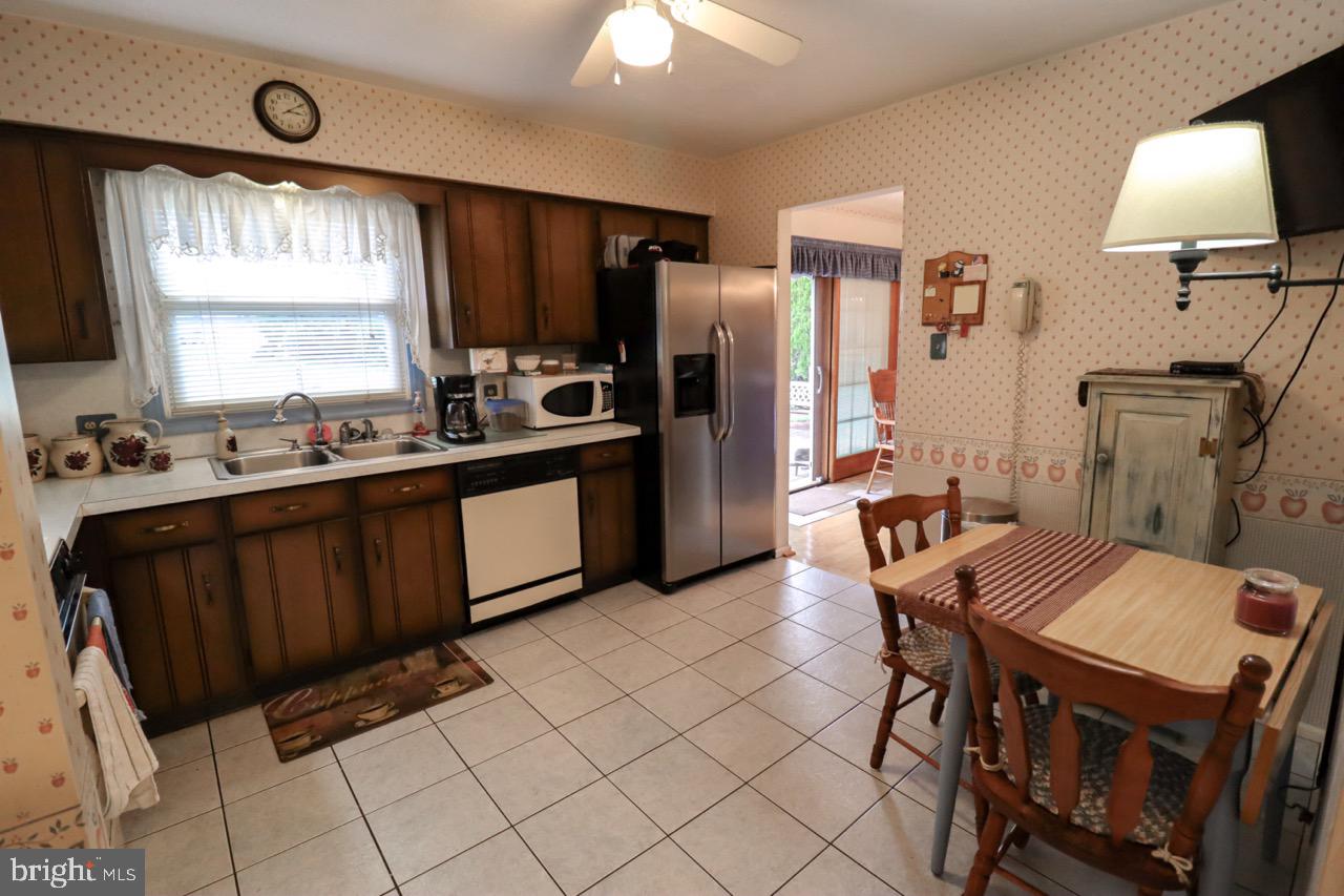 2440 Opal Road York, PA 17408 - Photo 10 of 40 Gallery Image 10
