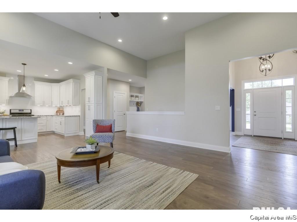 512 Poinsettia Place Springfield, IL 62711 - Photo 4 of 36