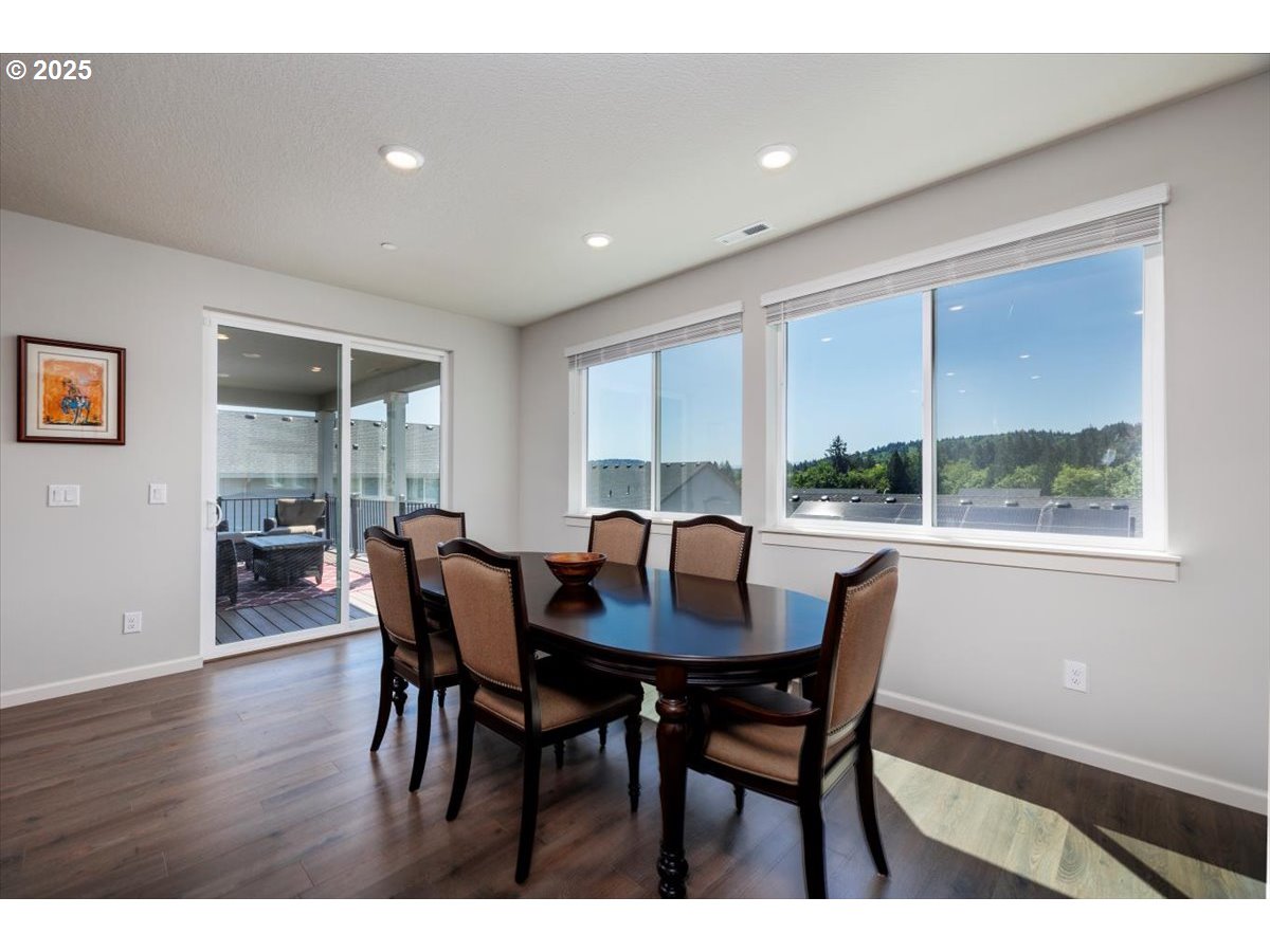 15556 Southeast Flavel Street Portland, OR 97236 - Photo 12 of 37 Great Room