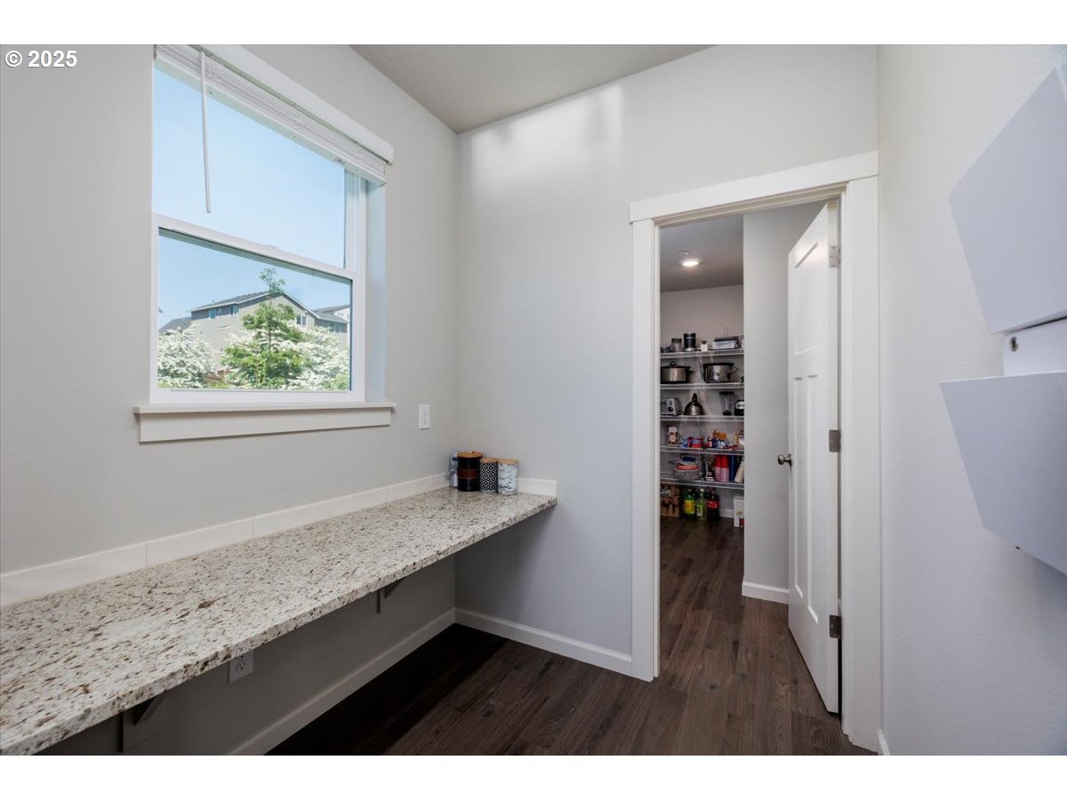 15556 Southeast Flavel Street Portland, OR 97236 - Photo 16 of 37 Deck