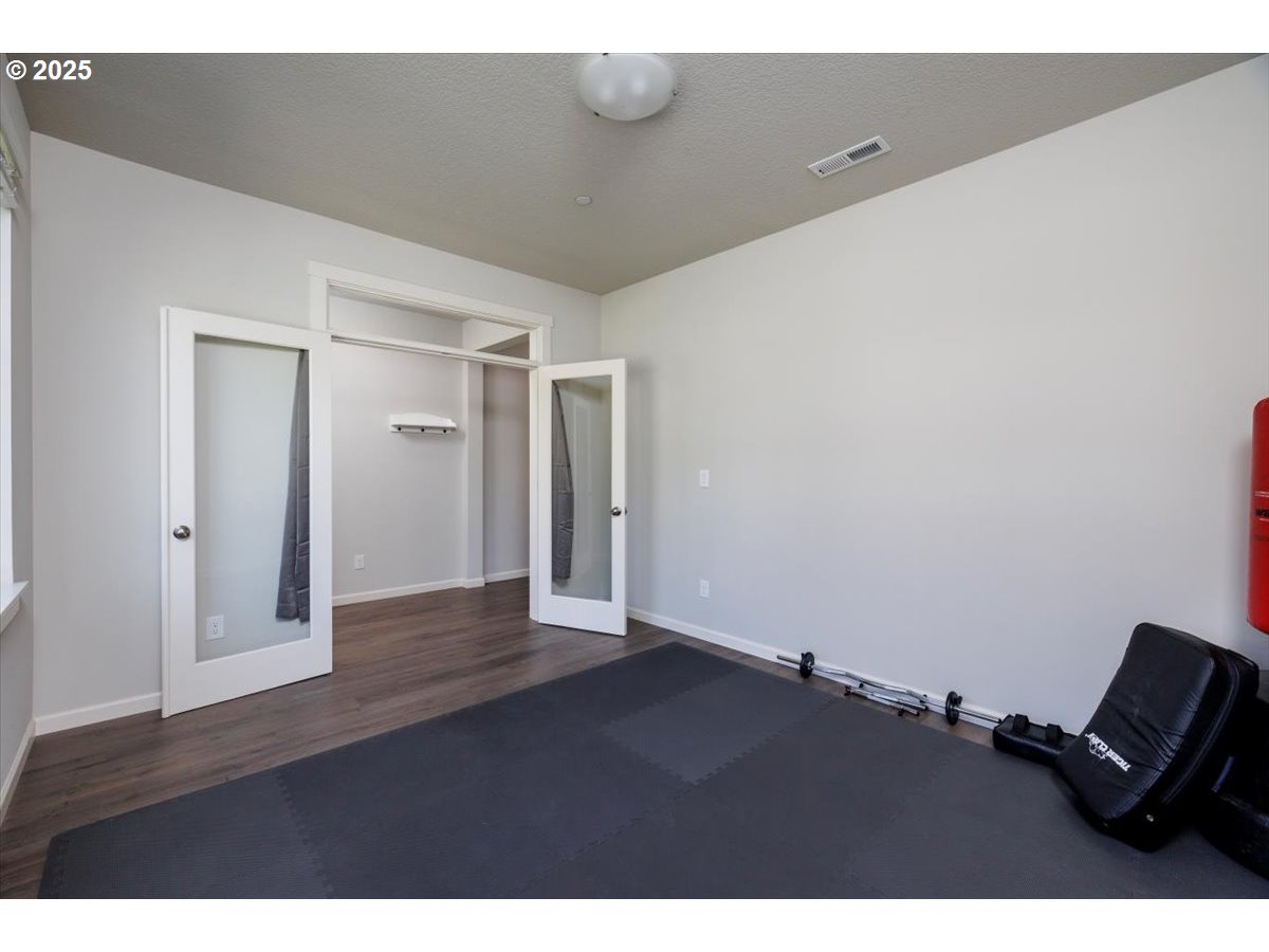 15556 Southeast Flavel Street Portland, OR 97236 - Photo 19 of 37 Den/Office